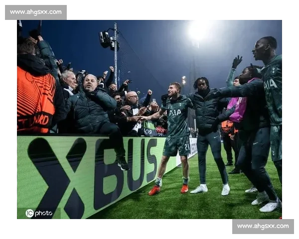 列维铁腕决策：欧联杯冠军难掩英超溃败，热刺换帅直指联赛复兴