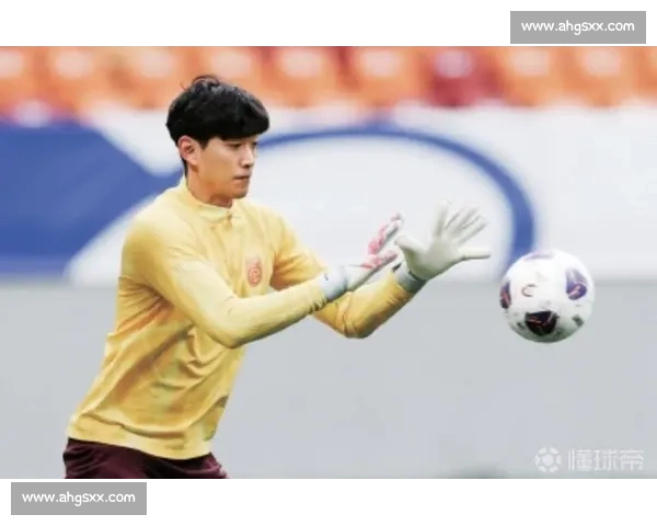 颜骏凌压阵，薛庆浩、于金永加盟：国足东亚杯门将新老交替解析